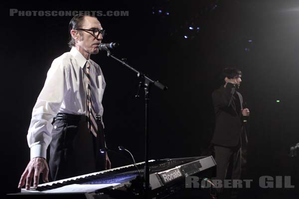 SPARKS - 2013-05-24 - PARIS - La Maroquinerie - Ron Mael - Russell Mael